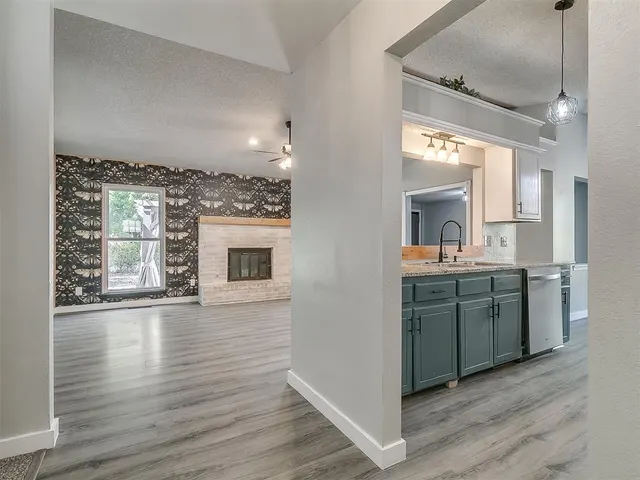 Photo 4 — 513 Beagle Circle, Edmond, OK 73003