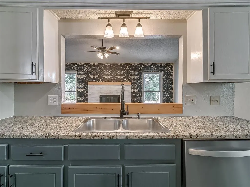 Photo 11 — 513 Beagle Circle, Edmond, OK 73003