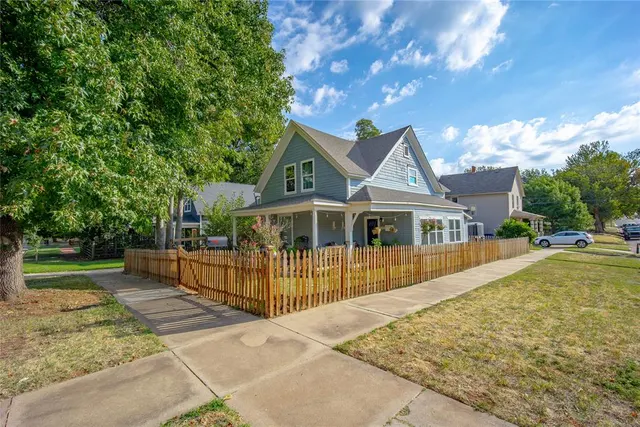 Photo 2 — 502 N Broad Street, Guthrie, OK 73044