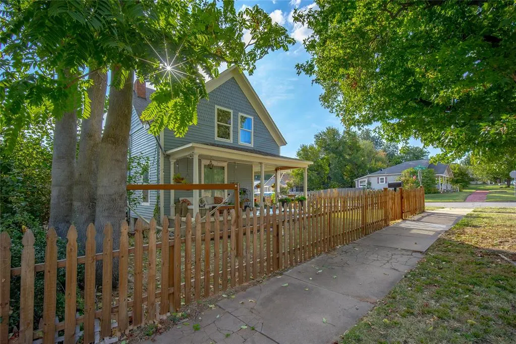Photo 4 — 502 N Broad Street, Guthrie, OK 73044