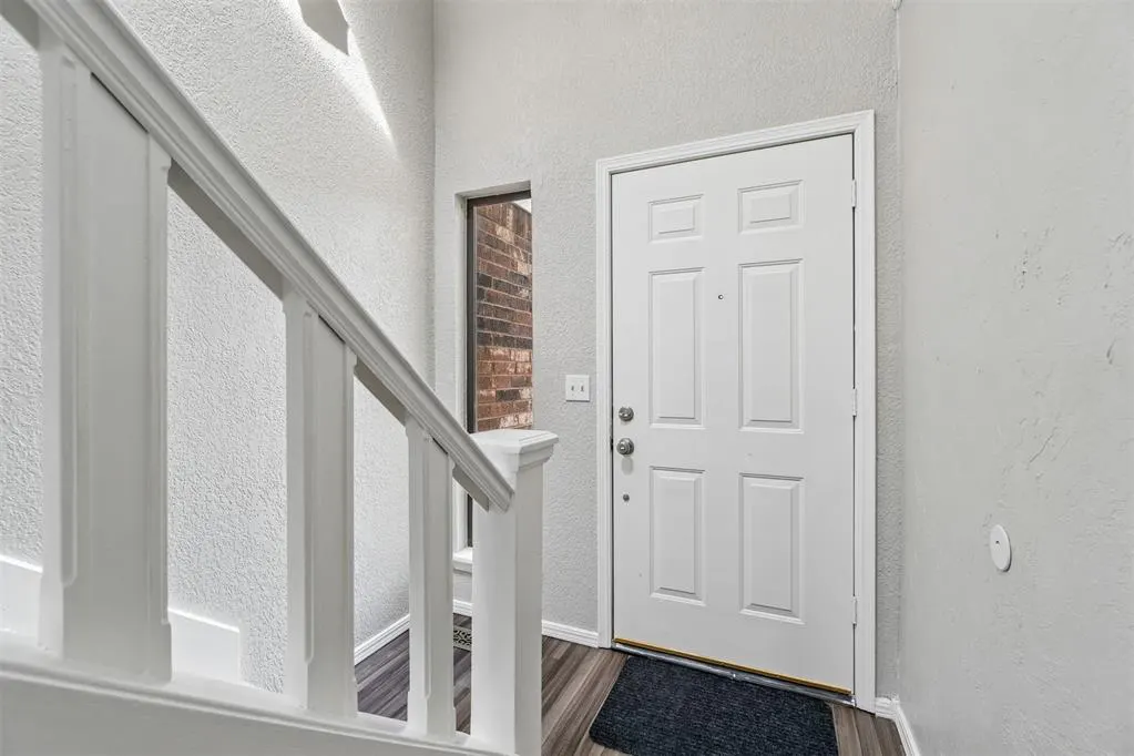 Photo 3 — 824 Lakeside Circle, Edmond, OK 73012
