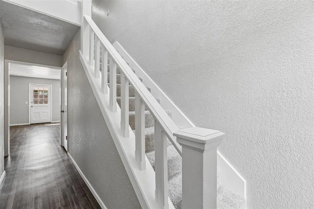 Photo 4 — 824 Lakeside Circle, Edmond, OK 73012