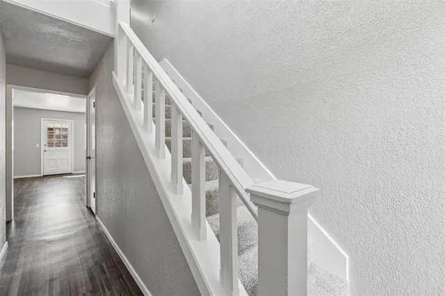 Photo 4 — 824 Lakeside Circle, Edmond, OK 73012