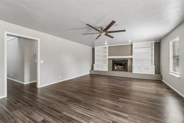 Photo 5 — 824 Lakeside Circle, Edmond, OK 73012