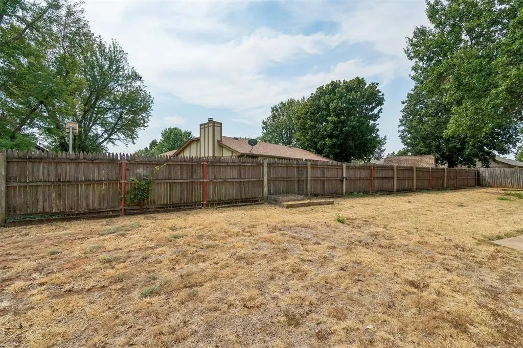 Photo 48 — 824 Lakeside Circle, Edmond, OK 73012