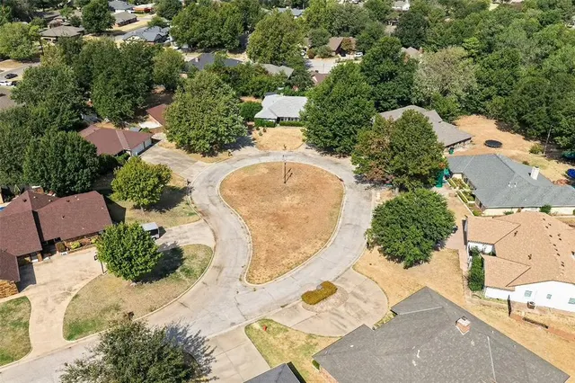 Photo 3 — 9909 S Allen Drive, Oklahoma City, OK 73139
