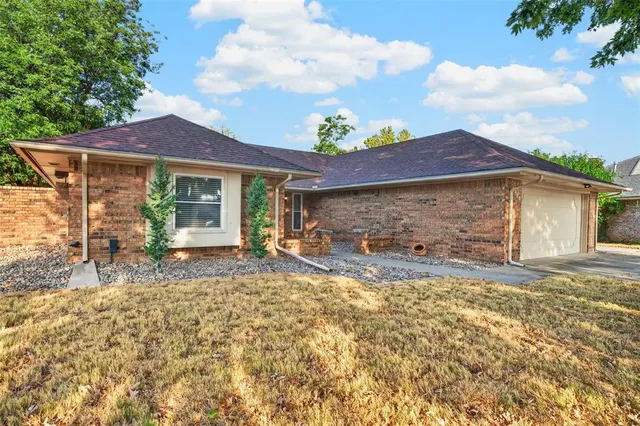 Photo 5 — 9909 S Allen Drive, Oklahoma City, OK 73139