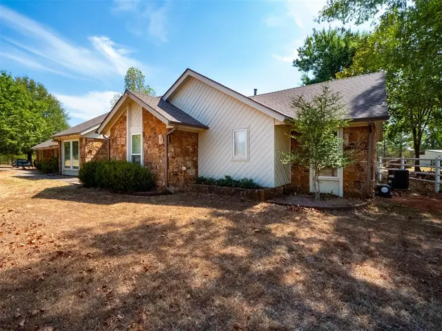 Photo 8 — 11408 Burning Oaks Road, Oklahoma City, OK 73150
