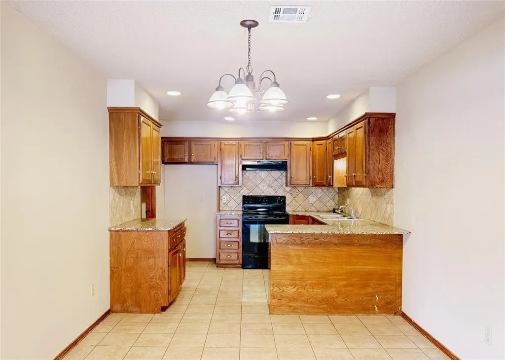 Photo 6 — 528 W 9th Street, Edmond, OK 73003