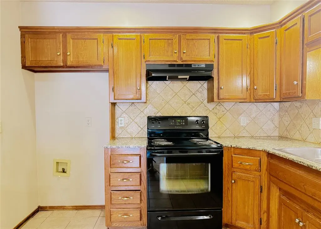 Photo 8 — 528 W 9th Street, Edmond, OK 73003