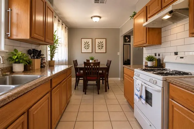 Photo 8 — 740 Butler Street, Moore, OK 73160