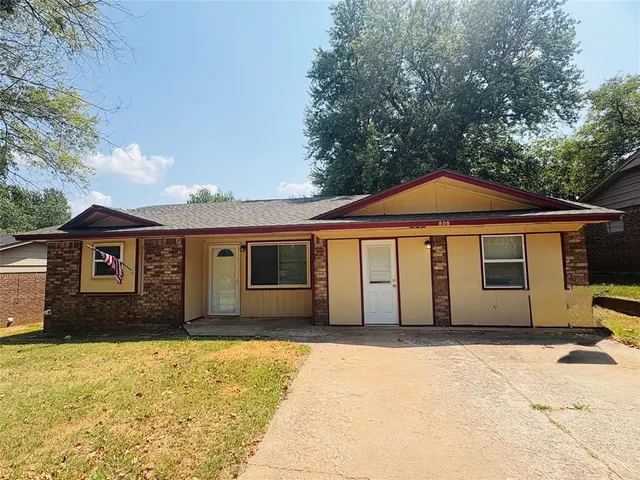 Photo 2 — 808 Catherine Drive, Noble, OK 73068