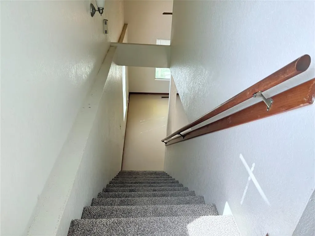 Photo 2 — 3200 Ridgecrest Court, Norman, OK 73072