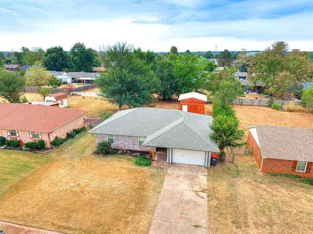 Photo 3 — 20040 Timberidge Road, Harrah, OK 73045