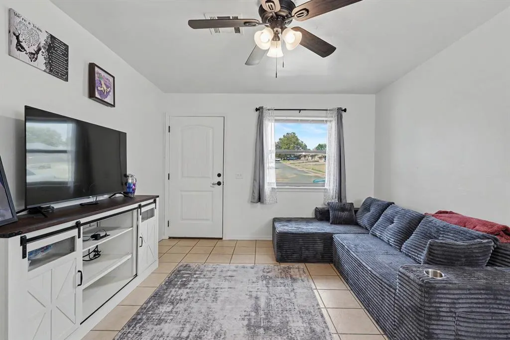 Photo 3 — 116 N McKenzie Street 116 + 118, Weatherford, OK 73096