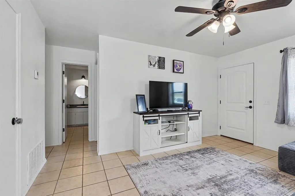 Photo 5 — 116 N McKenzie Street 116 + 118, Weatherford, OK 73096