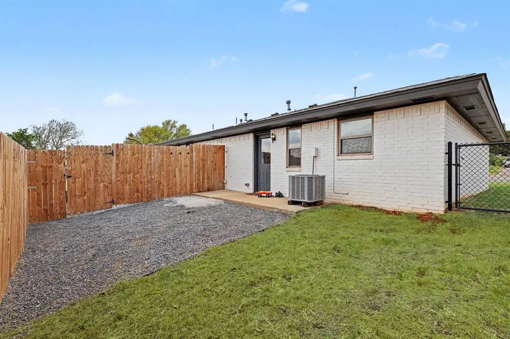 Photo 17 — 116 N McKenzie Street 116 + 118, Weatherford, OK 73096