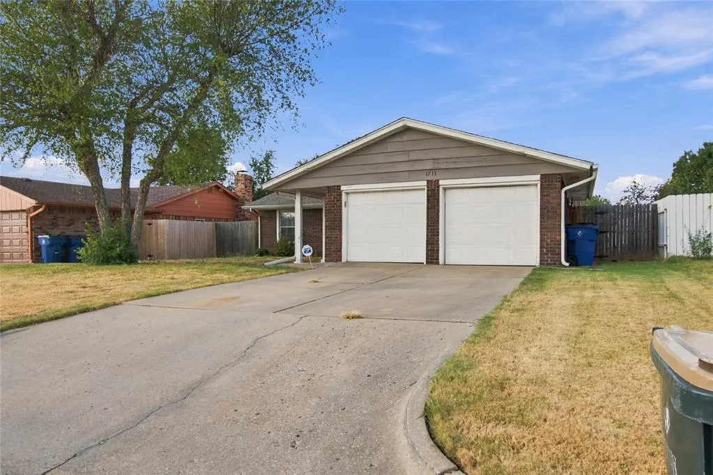 Photo 2 — 1711 Fremont Drive, The Village, OK 73120