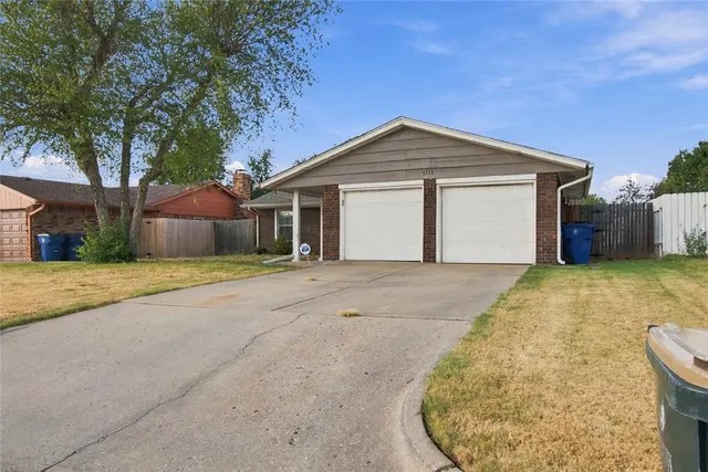 Photo 2 — 1711 Fremont Drive, The Village, OK 73120