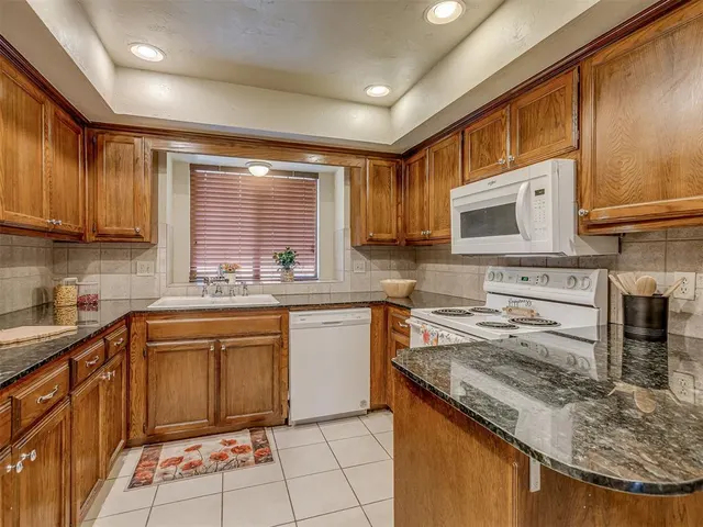 Photo 7 — 2608 Northwood Lane, Edmond, OK 73013