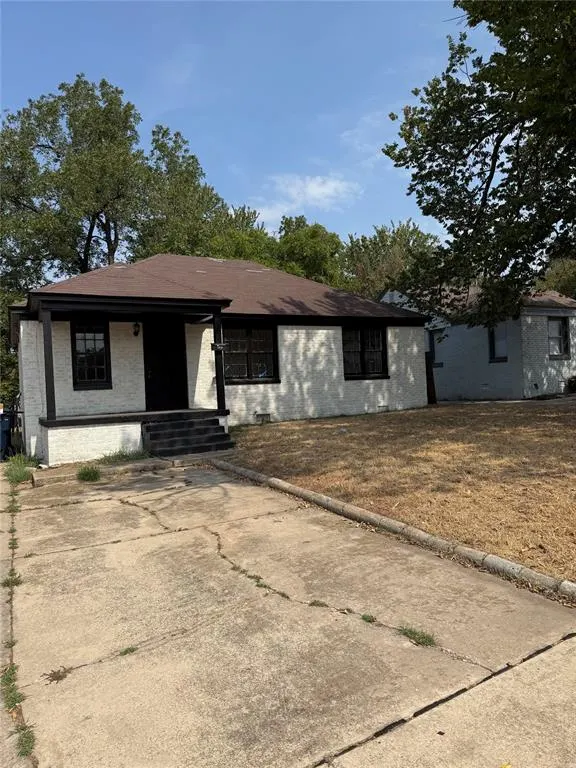 Photo 2 — 2049 NE 17th Street, Oklahoma City, OK 73111