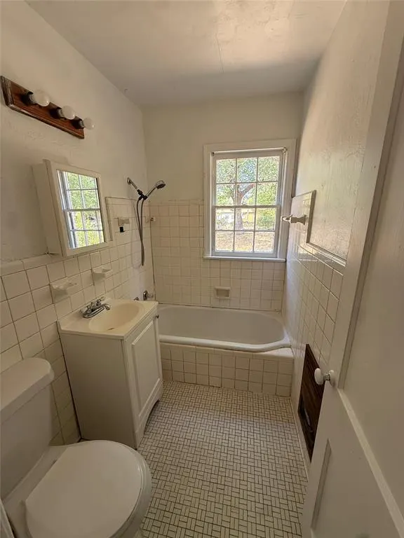 Photo 11 — 2049 NE 17th Street, Oklahoma City, OK 73111