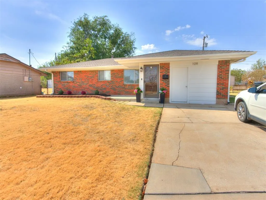 Front exterior — 109 Rock Place, Moore, OK 73160