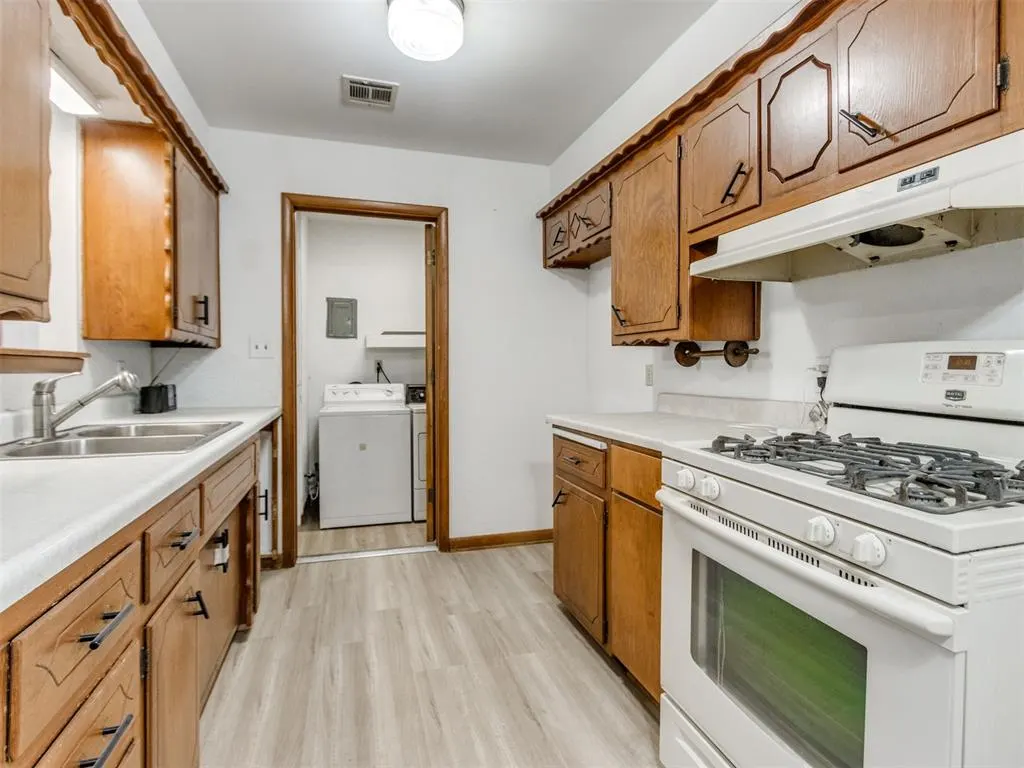 Photo 2 — 109 Rock Place, Moore, OK 73160