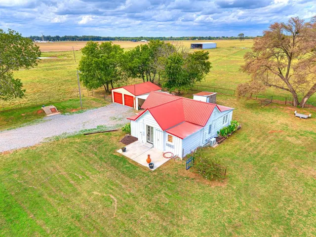 Photo 2 — 10001 Duffy Road, Lexington, OK 73051