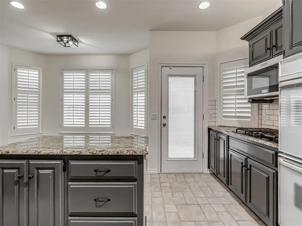 Photo 9 — 3641 Equestrian Court, Edmond, OK 73034