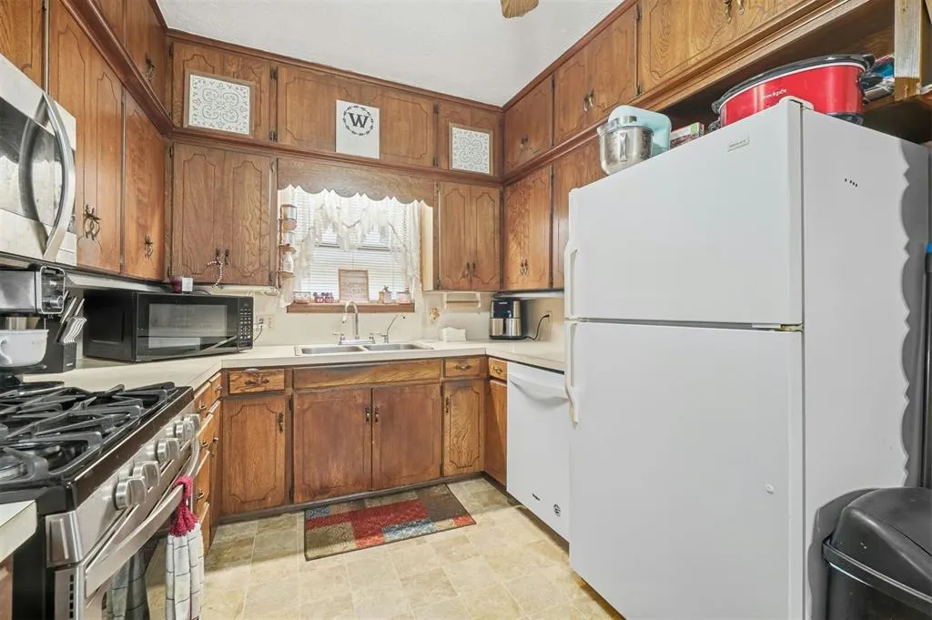 Photo 11 — 423 N Lowe Street, Hobart, OK 73651