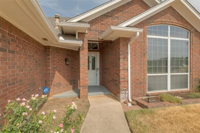 Photo 2 — 10013 Forest Lane, Midwest City, OK 73130