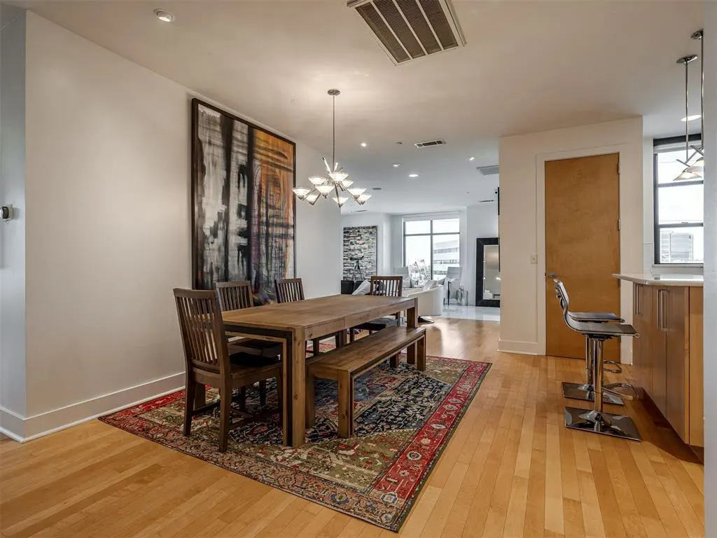 Photo 4 — 241 NE 4th Street 5, Oklahoma City, OK 73104