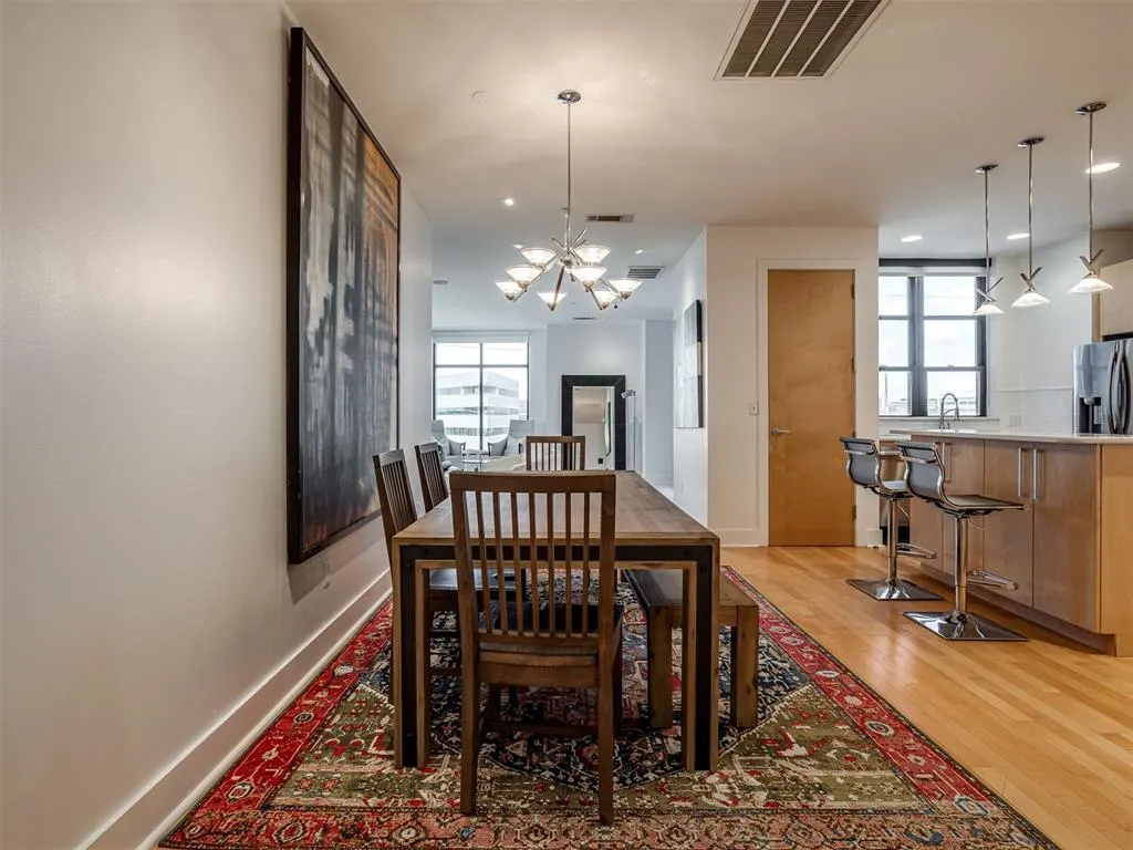 Photo 5 — 241 NE 4th Street 5, Oklahoma City, OK 73104