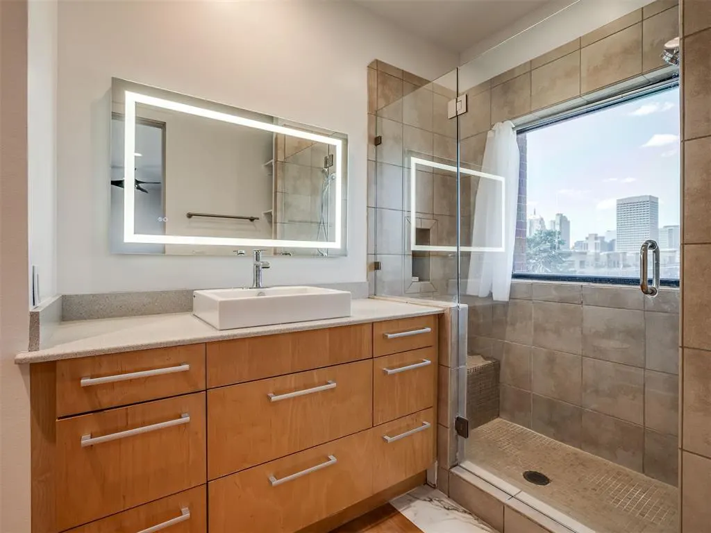 Photo 33 — 241 NE 4th Street 5, Oklahoma City, OK 73104