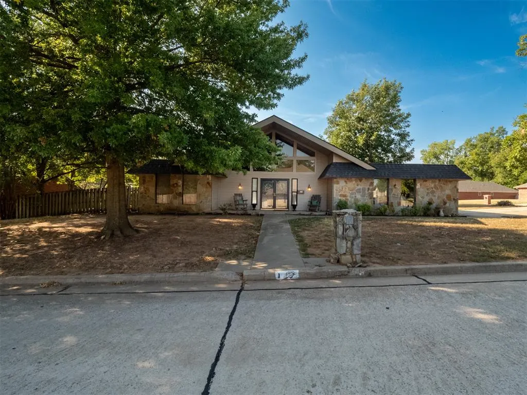 Front exterior — 1 Lancet Court, Shawnee, OK 74804