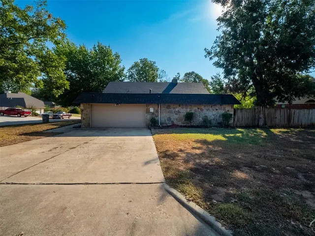 Photo 3 — 1 Lancet Court, Shawnee, OK 74804