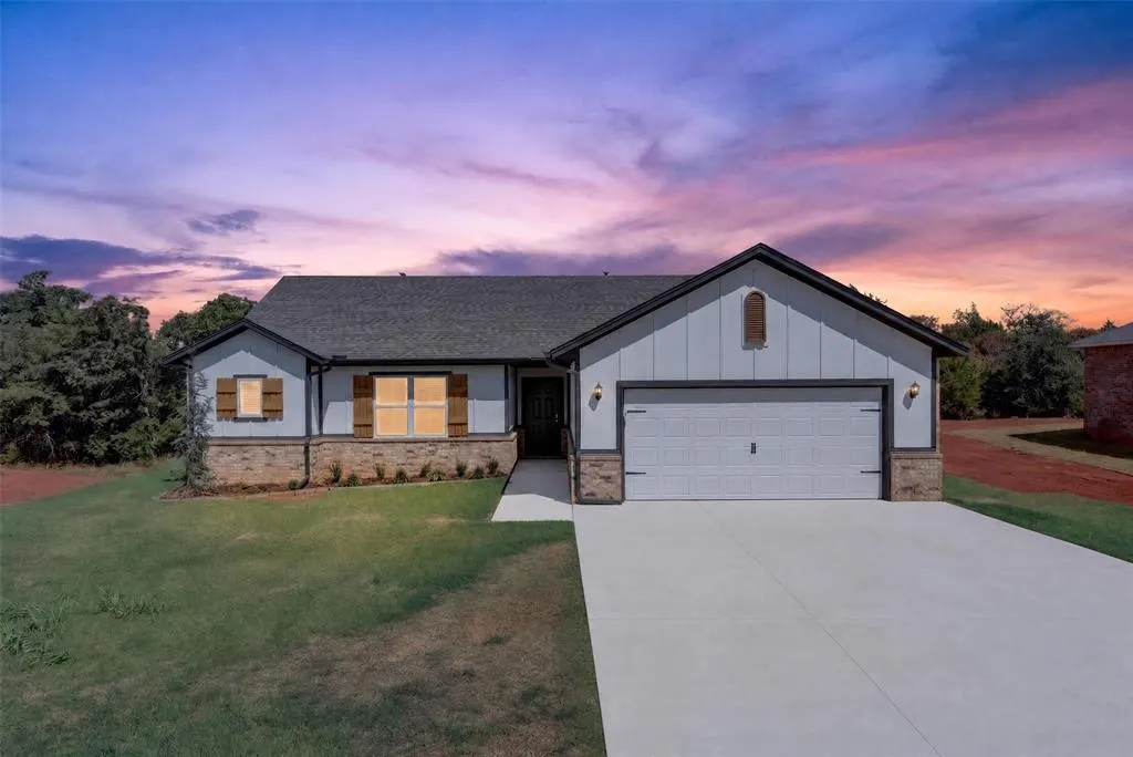 Front exterior — 465 Stella Trail, Guthrie, OK 73044