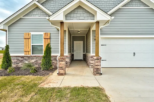 Front exterior — 344 Cumberland Drive, Guthrie, OK 73044