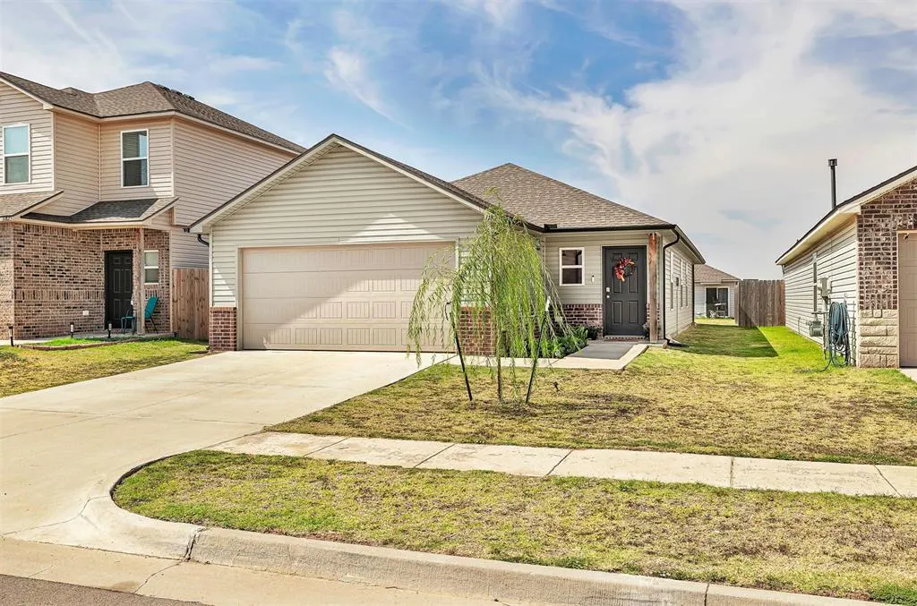 Front exterior — 11829 Kameron Way, Yukon, OK 73099