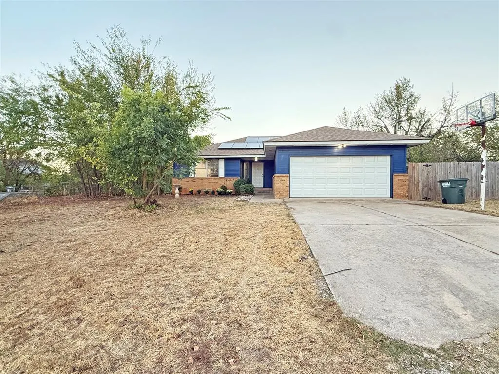 Front exterior — 10301 N Rock Circle Drive, Edmond, OK 73034