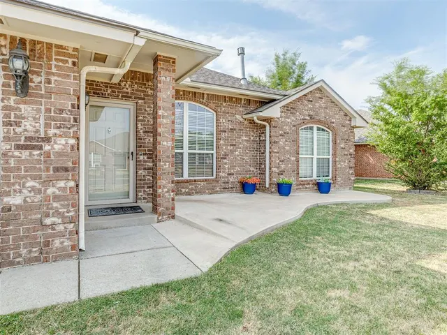 Photo 3 — 2200 Scissortail Landing Drive, Edmond, OK 73012