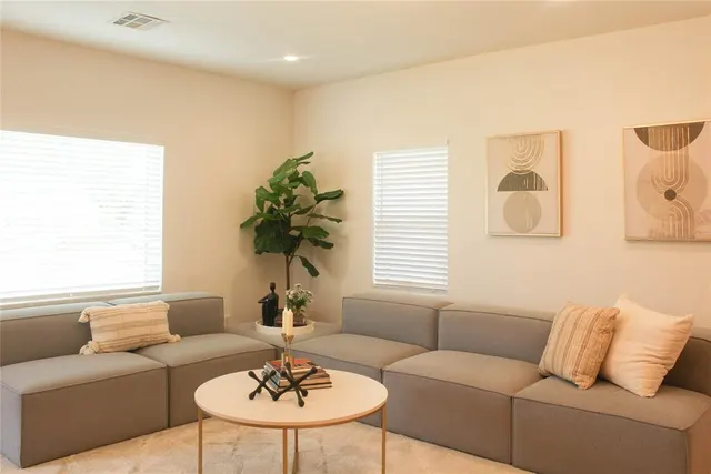 Photo 4 — 828 NW 45th Street, Oklahoma City, OK 73118