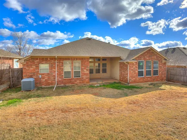 Photo 7 — 312 Lone Oak Drive, Norman, OK 73071