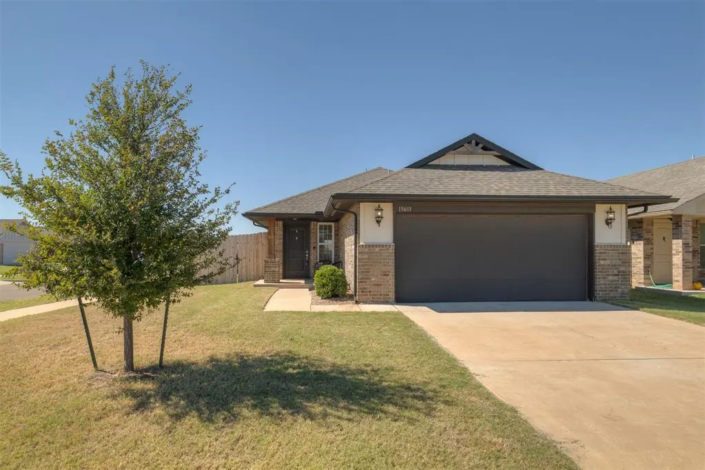 Photo 2 — 19601 Brookville Drive, Edmond, OK 73012