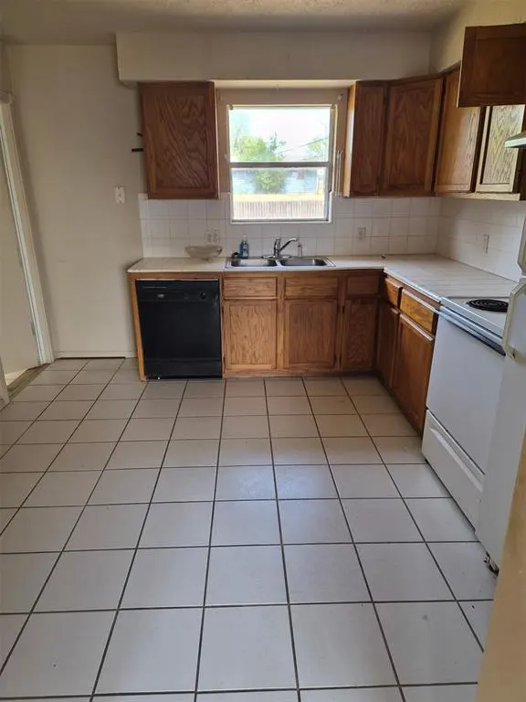 Photo 10 — 4917 NW Lindy Avenue, Lawton, OK 73505
