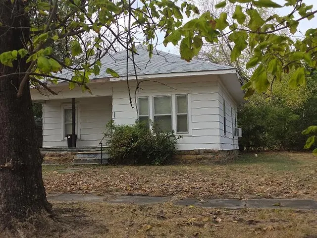 Photo 3 — 303 N 9th Street, Okemah, OK 74859