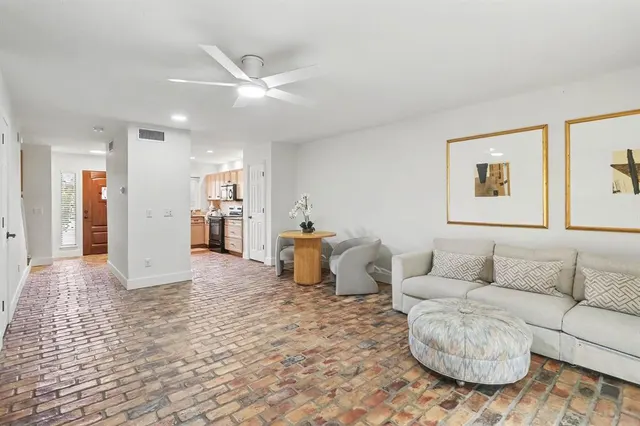 Photo 4 — 520 W Greenlea Chase, Oklahoma City, OK 73170