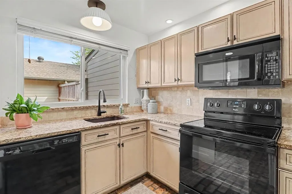 Photo 5 — 520 W Greenlea Chase, Oklahoma City, OK 73170