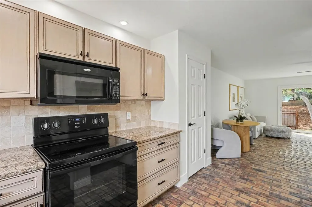 Photo 6 — 520 W Greenlea Chase, Oklahoma City, OK 73170